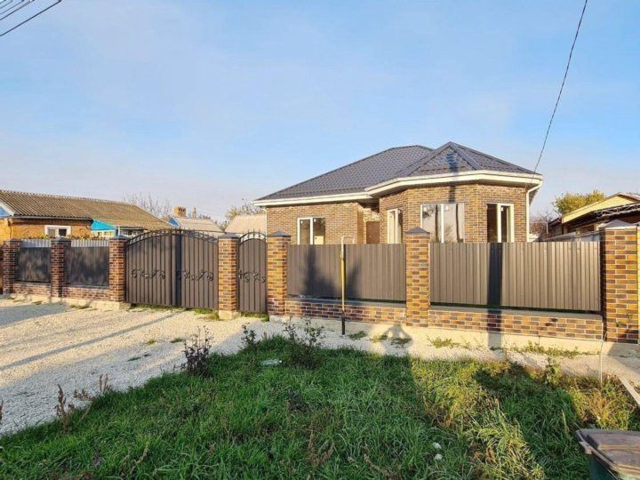 дом г Краснодар п Российский ул им. Академика Сахарова 2а фото 1
