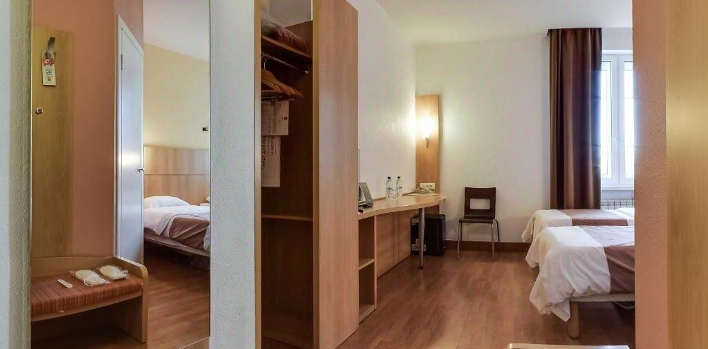 комната г Омск р-н Центральный ул Ленина 22 фото 5
