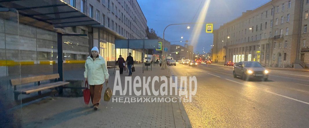 торговое помещение г Санкт-Петербург метро Новочеркасская пр-кт Среднеохтинский 5 фото 1